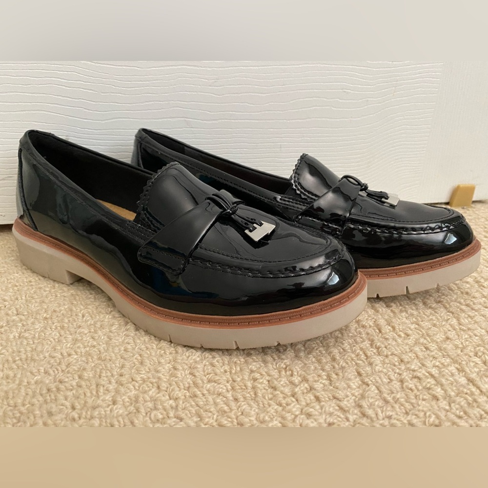 Clark’s Westlynn Bella Black Tan Loafers Chunky Sole Size 9.5 - Picture 1 of 6